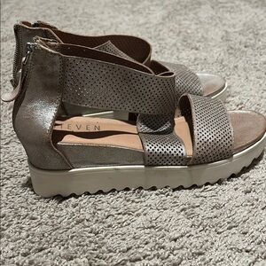 Metallic Sandals with thick platform